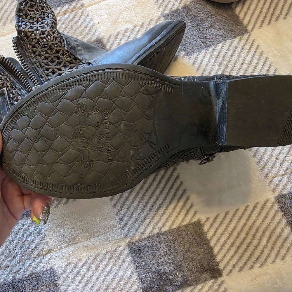 Circle G Black Ankle Boots with Cutout Design - Picture 2 of 2
